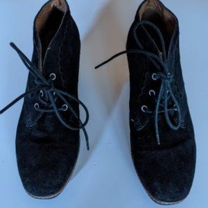 Naturalizer size 9.5  Black lace up boots